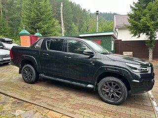 2022 Toyota Hilux VIII Рестайлинг 2, чёрный, 7000000 рублей, вид 3