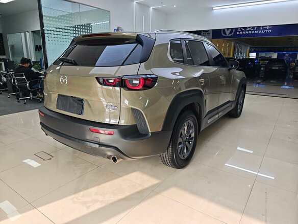 2023 Mazda CX-50, бежевый, 2200000 рублей - вид 2