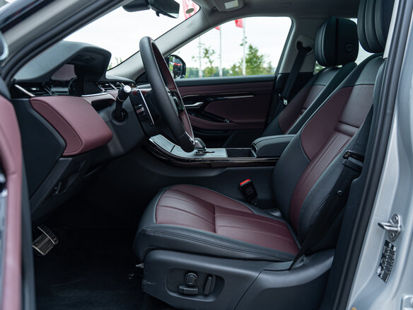 2025 Land Rover Range Rover Evoque L II Рестайлинг, серый, 6599500 рублей - вид 4