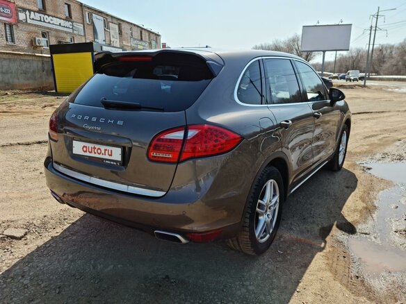 2013 Porsche Cayenne II (958), коричневый - вид 2