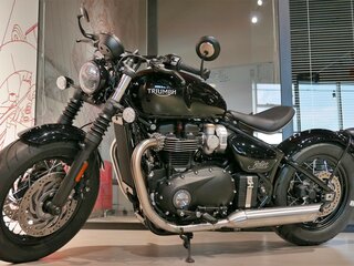 2025 Triumph Bonneville Bobber, чёрный, 2200000 рублей, вид 2