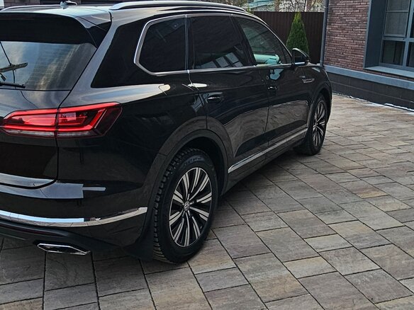 2018 Volkswagen Touareg III, коричневый, 5080000 рублей - вид 8
