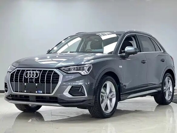 2022 Audi Q3 35 TFSI II (F3), серебристый, 2975000 рублей