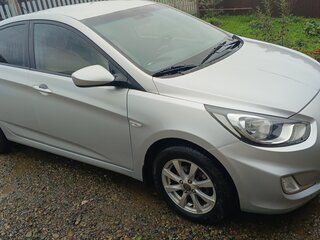 2012 Hyundai Solaris I, серебристый, 800000 рублей, вид 1