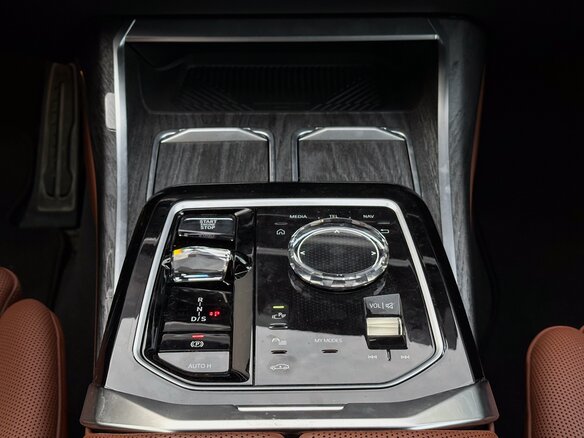 2024 BMW 7 серии 740i xDrive VII (G70), чёрный, 13500000 рублей - вид 17