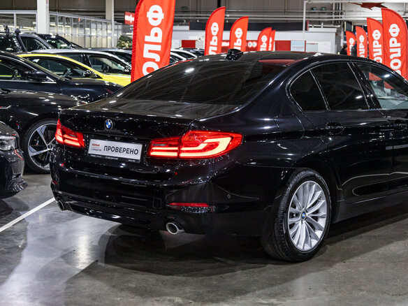2019 BMW 5 серии 520d xDrive VII (G30/G31/G38), чёрный, 3389700 рублей - вид 6
