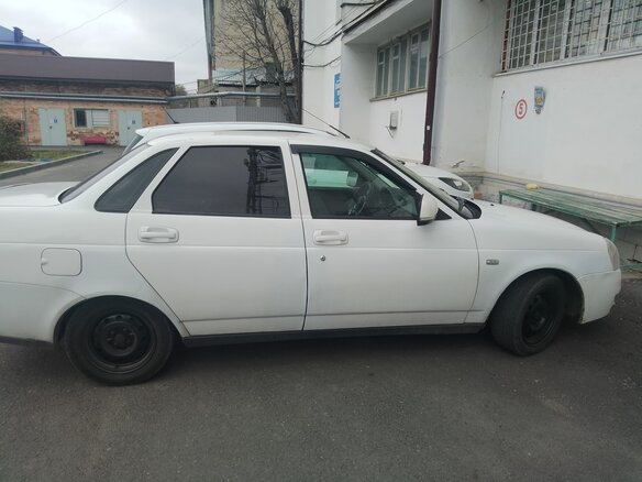 2011 Lada (ВАЗ) Priora I, белый, 280000 рублей - вид 3