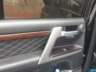 2017 Toyota Land Cruiser 200 Series Рестайлинг 2, чёрный, 6500000 рублей, вид 5