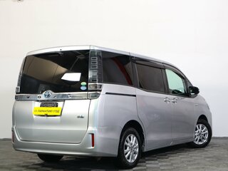 2018 Toyota Voxy III (R80) Рестайлинг, серый, 2050000 рублей, вид 4