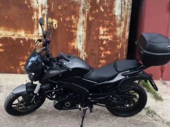 2022 Bajaj Dominar 400, чёрный, 400000 рублей - вид 1
