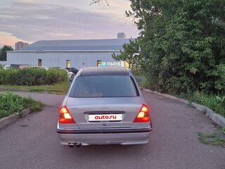 1998 Mercedes-Benz C-Класс 240 I (W202) Рестайлинг, серебристый, 595000 рублей, вид 3