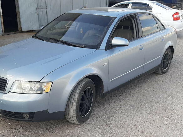 2002 Audi A4 II (B6), серебристый, 450000 рублей