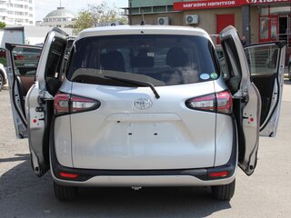 2019 Toyota Sienta II Рестайлинг, серебристый, 1995000 рублей, вид 3