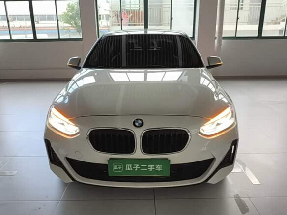 2021 BMW 1 серии 120i III (F52) Рестайлинг, белый - вид 3