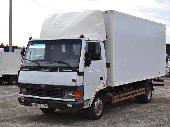 2008 TATA 613, белый - вид 1