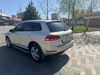 2011 Volkswagen Touareg II, серебристый, 2000000 рублей, вид 5