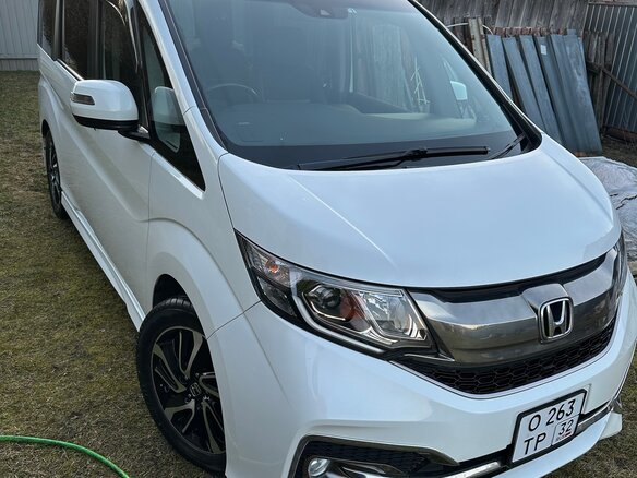 2015 Honda Stepwgn V, белый, 2200000 рублей