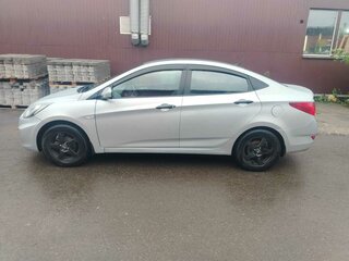 2012 Hyundai Solaris I, серебристый, 645000 рублей, вид 2