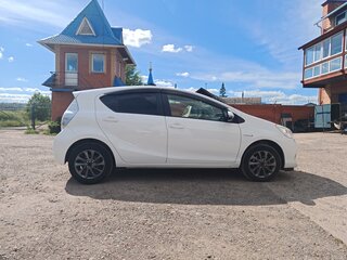 2014 Toyota Aqua I, белый, 1000000 рублей, вид 2
