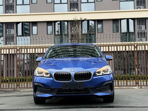 2018 BMW 2 серии Active Tourer 218i F45 Рестайлинг, синий, 1405000 рублей - вид 1
