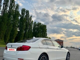 2013 BMW 5 серии 520i VI (F10/F11/F07), белый, 1450000 рублей, вид 3