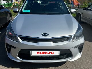 2017 Kia Rio IV, серебристый, 1070000 рублей, вид 1