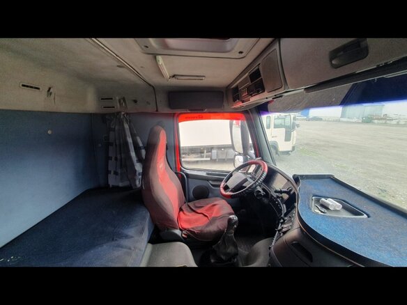 2008 Volvo FM, красный, 4900000 рублей - вид 12