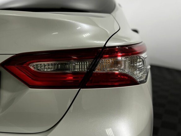 2019 Toyota Camry VIII (XV70), белый, 2360000 рублей - вид 19