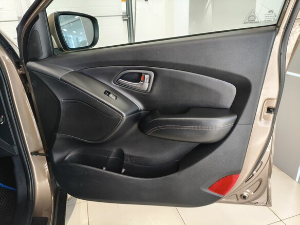 2015 Hyundai ix35 I Рестайлинг, бежевый - вид 14