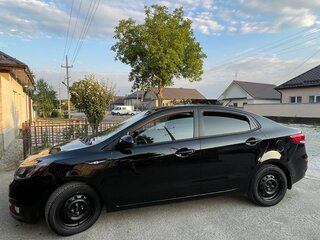 2015 Kia Rio III Рестайлинг, чёрный, 925000 рублей, вид 3