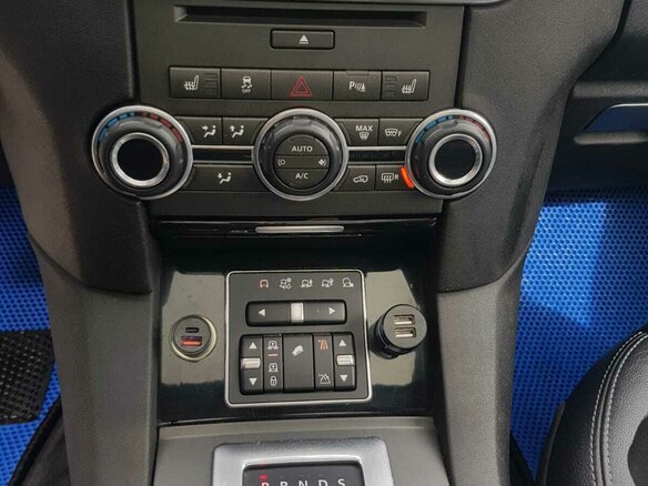 2015 Land Rover Discovery IV Рестайлинг, белый, 2750000 рублей - вид 9