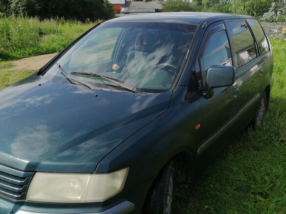 2001 Mitsubishi Space Wagon III, зелёный - вид 1