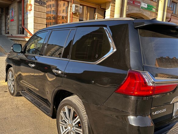 2016 Lexus LX 570 III Рестайлинг 2, чёрный, 6700000 рублей - вид 3