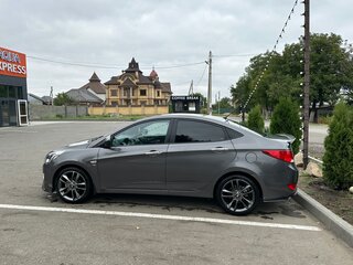 2015 Hyundai Solaris I Рестайлинг, серый, 1150000 рублей, вид 4