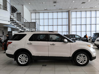 2013 Ford Explorer V, белый, 1299000 рублей, вид 4
