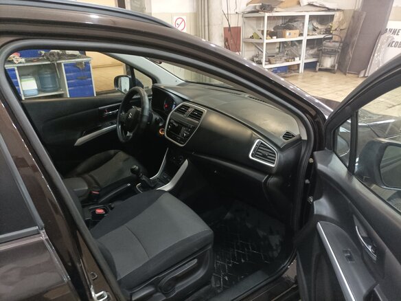 2014 Suzuki SX4 II (S-Cross), коричневый, 1200000 рублей - вид 2