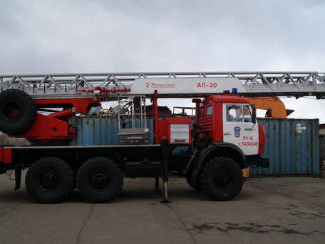 2003 КамАЗ 43118, красный, 1758000 рублей, вид 1
