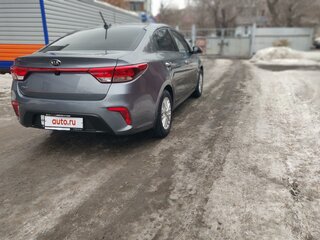 2019 Kia Rio IV, серый, 1900000 рублей, вид 3