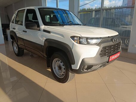 2024 Lada (ВАЗ) Niva Travel I, белый, 998000 рублей, вид 2