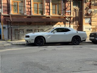 2018 Dodge Challenger III Рестайлинг 2, белый, 3200000 рублей, вид 3