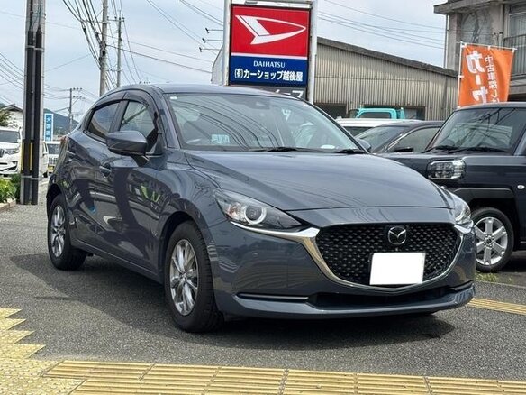 2022 Mazda 2 IV (XP21), серый, 900000 рублей - вид 3