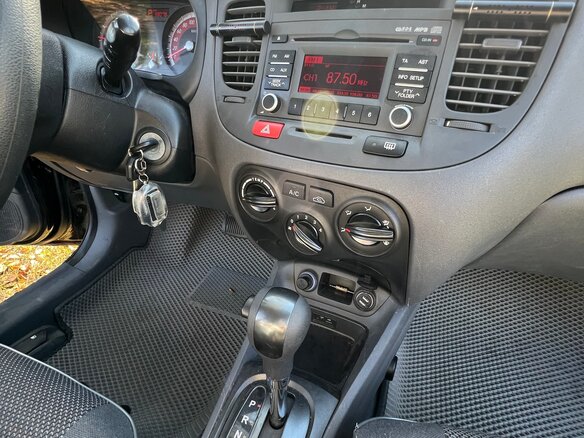 2011 Kia Rio II Рестайлинг, чёрный, 650000 рублей - вид 15