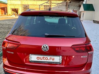 2018 Volkswagen Tiguan II, красный, 2650000 рублей, вид 4