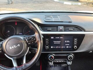2021 Kia Rio IV Рестайлинг, серебристый, 1250000 рублей, вид 5