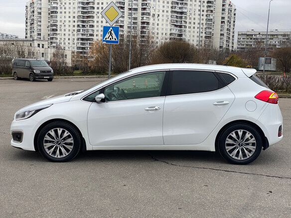 2016 Kia Ceed II Рестайлинг, белый - вид 2