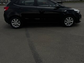 2015 Kia Rio III Рестайлинг, чёрный, 927000 рублей, вид 4
