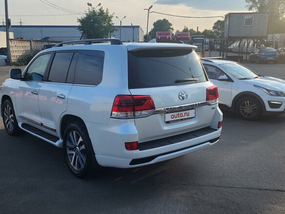 2017 Toyota Land Cruiser 200 Series Рестайлинг 2, белый, 6950000 рублей - вид 4