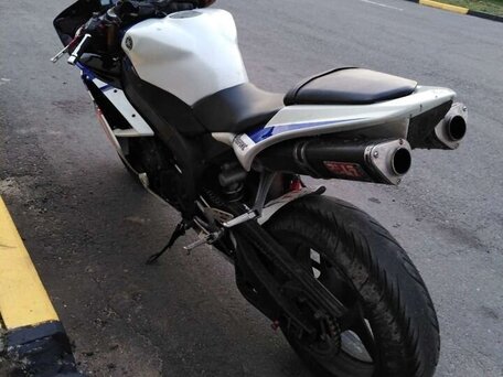 2007 Yamaha YZF-R1, синий, 675000 рублей, вид 4