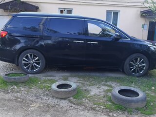 2018 Kia Carnival III, чёрный, 4300000 рублей, вид 2