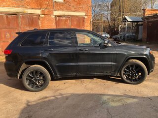 2022 Jeep Grand Cherokee IV (WK2) Рестайлинг, чёрный, 5750000 рублей, вид 4